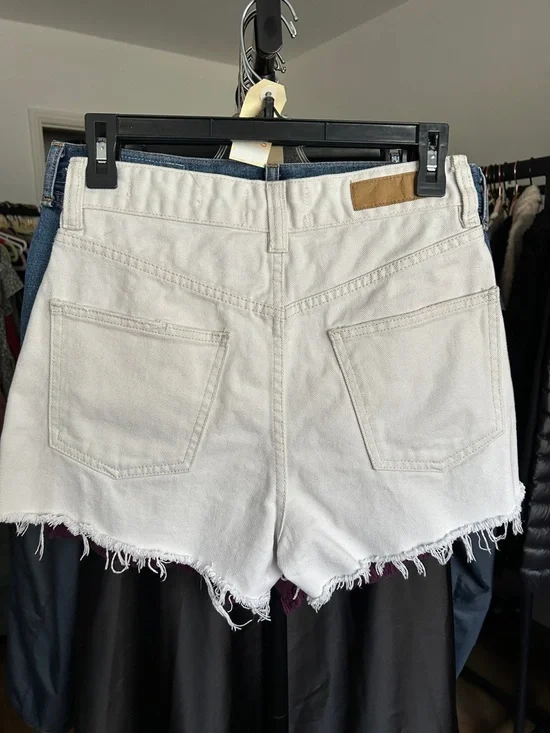 Cotton On High Rise Mom Jean. Size 4. 2.5” inseam. - Picture 2 of 5